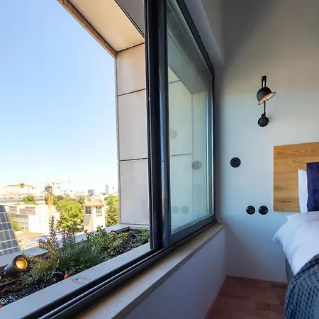 Cool Design Suites & Parking - Praca De Espanha 4*