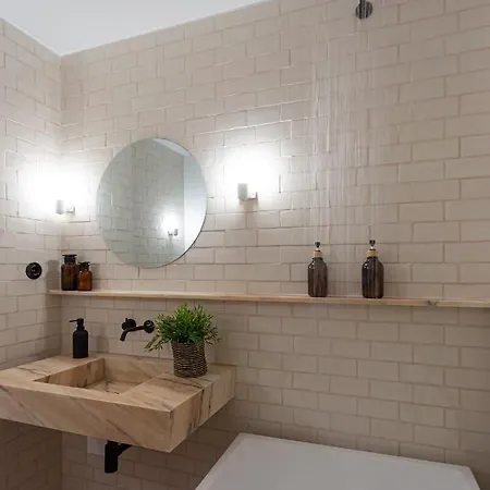 Columbano - Boutique Ensuites, Cokitchen & Parking *
