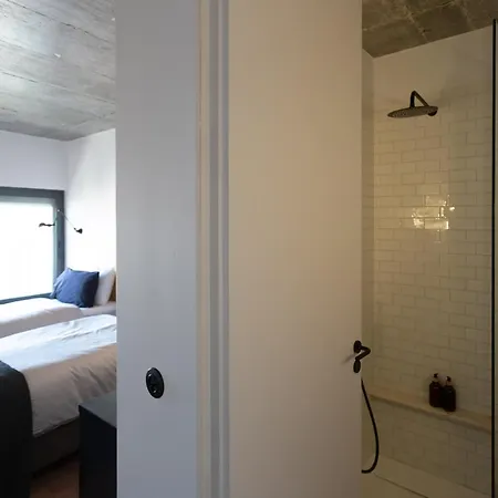 Columbano - Boutique Ensuites, Cokitchen & Parking