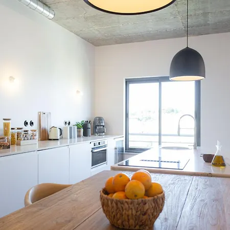 Columbano - Boutique Ensuites, Cokitchen & Parking