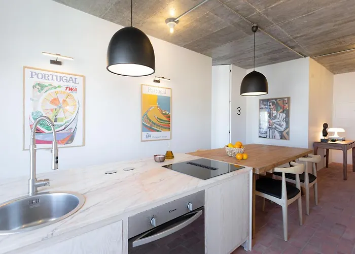 Guest house The Lisbon Cool Design Suites - Parking & Self Check In