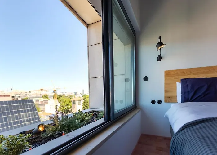 The Lisbon Cool Design Suites - Parking & Self Check In 4*