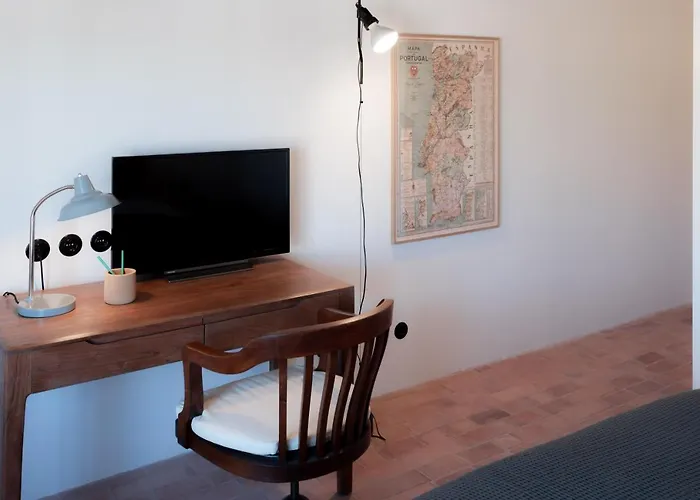 The Lisbon Cool Design Suites - Parking & Self Check In