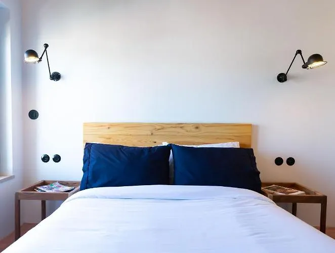 The Lisbon Cool Design Suites - Parking & Self Check In Guest house 4*