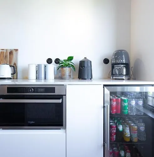 The Lisbon Cool Design Suites - Parking & Self Check In 4* Lisboa