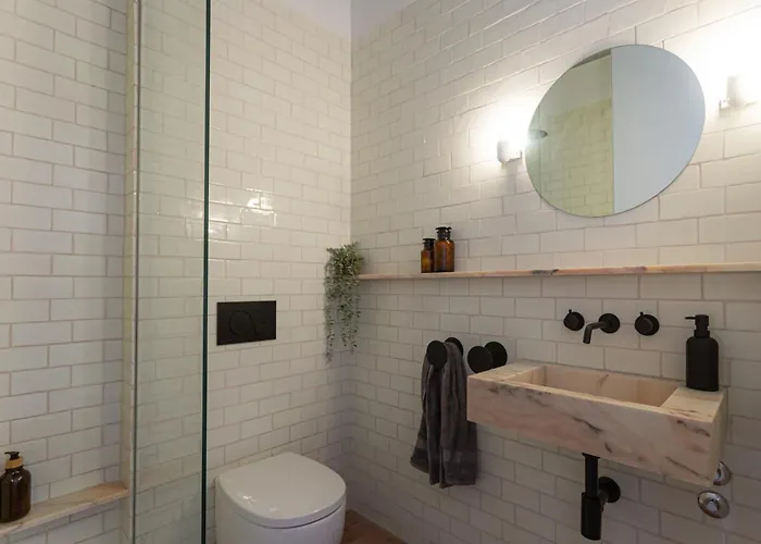 The Lisbon Cool Design Suites - Parking & Self Check In Lisbon