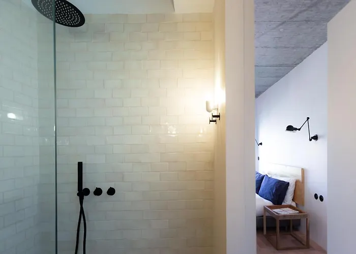 The Lisbon Cool Design Suites - Parking & Self Check In Guest house 4*