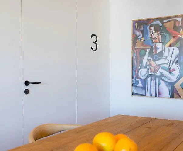 The Lisbon Cool Design Suites - Parking & Self Check In 4*