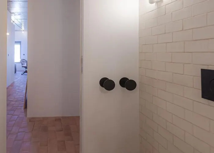The Lisbon Cool Design Suites - Parking & Self Check In 4*