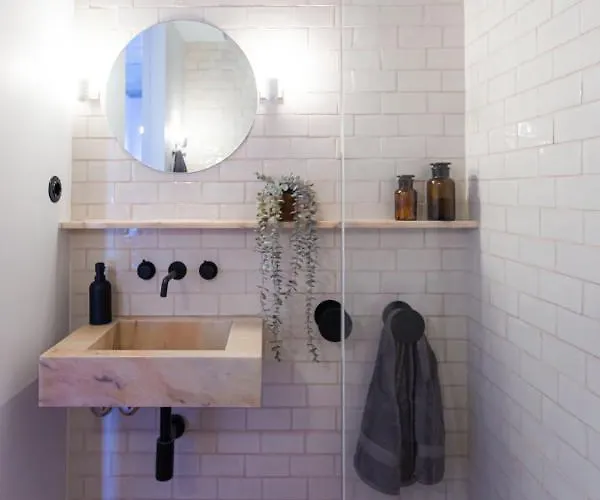 The Lisbon Cool Design Suites - Parking & Self Check In 4*