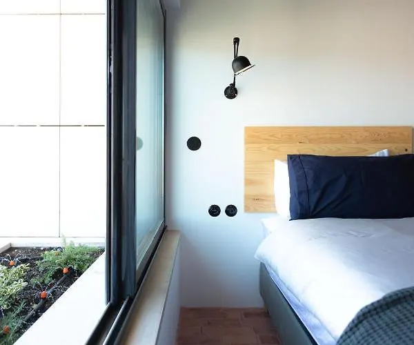 The Lisbon Cool Design Suites - Parking & Self Check In 4* Lisboa