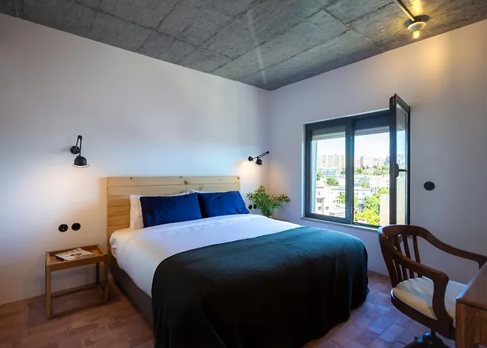 The Lisbon Cool Design Suites - Parking & Self Check In 4*