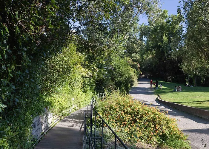 The Lisbon Cool Design Suites - Parking & Self Check In 4*