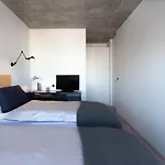 The Lisbon Cool Design Suites - Self Check In & Parking Гостевой дом