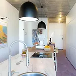 Гостевой дом The Lisbon Cool Design Suites - Self Check In & Parking Лиссабон