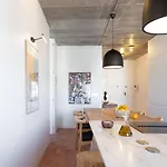 Гостевой дом The Lisbon Cool Design Suites - Self Check In & Parking