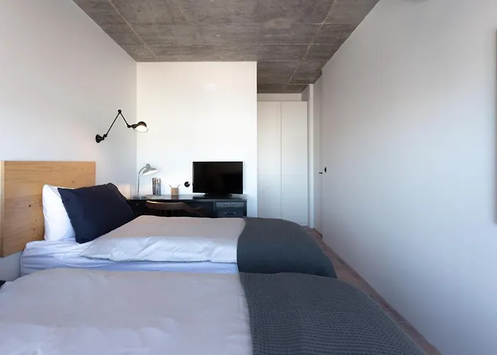 The Lisbon Cool Design Suites - Parking & Self Check In Guest house