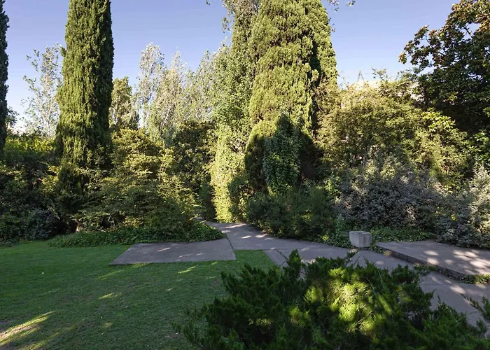 The Cool Design - Self Check In & Parking