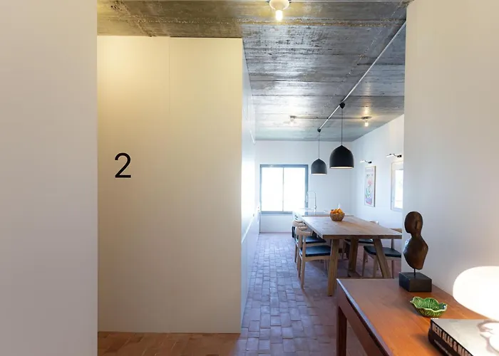 The Lisbon Cool Design Suites - Parking & Self Check In Guest house