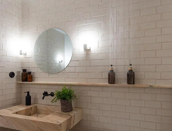 The Lisbon Cool Design Suites - Parking & Self Check In 4*