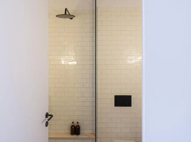 The Lisbon Cool Design Suites - Parking & Self Check In Guest house 4*