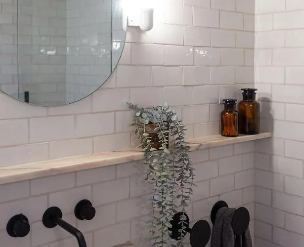 The Lisbon Cool Design Suites - Parking & Self Check In 4*