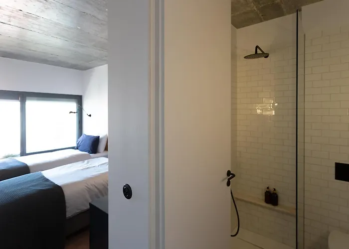 The Lisbon Cool Design Suites - Parking & Self Check In