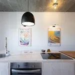 The Lisbon Cool Design Suites - Self Check In & Parking Гостевой дом