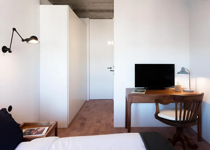 The Cool Design - Parking & Self Check In 4* Lisboa